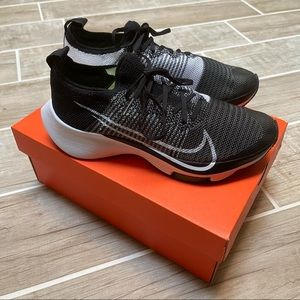 Nike Air Zoom Tempo Size 6 kid’s / 7.5 women’s